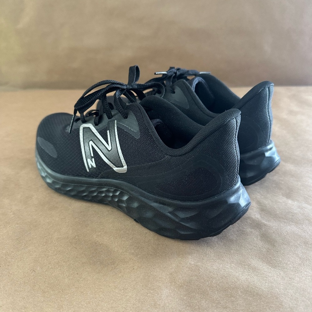 New Balance Women’s NON SLIP Athletic WORK Black Shoes - Picture 3 of 7